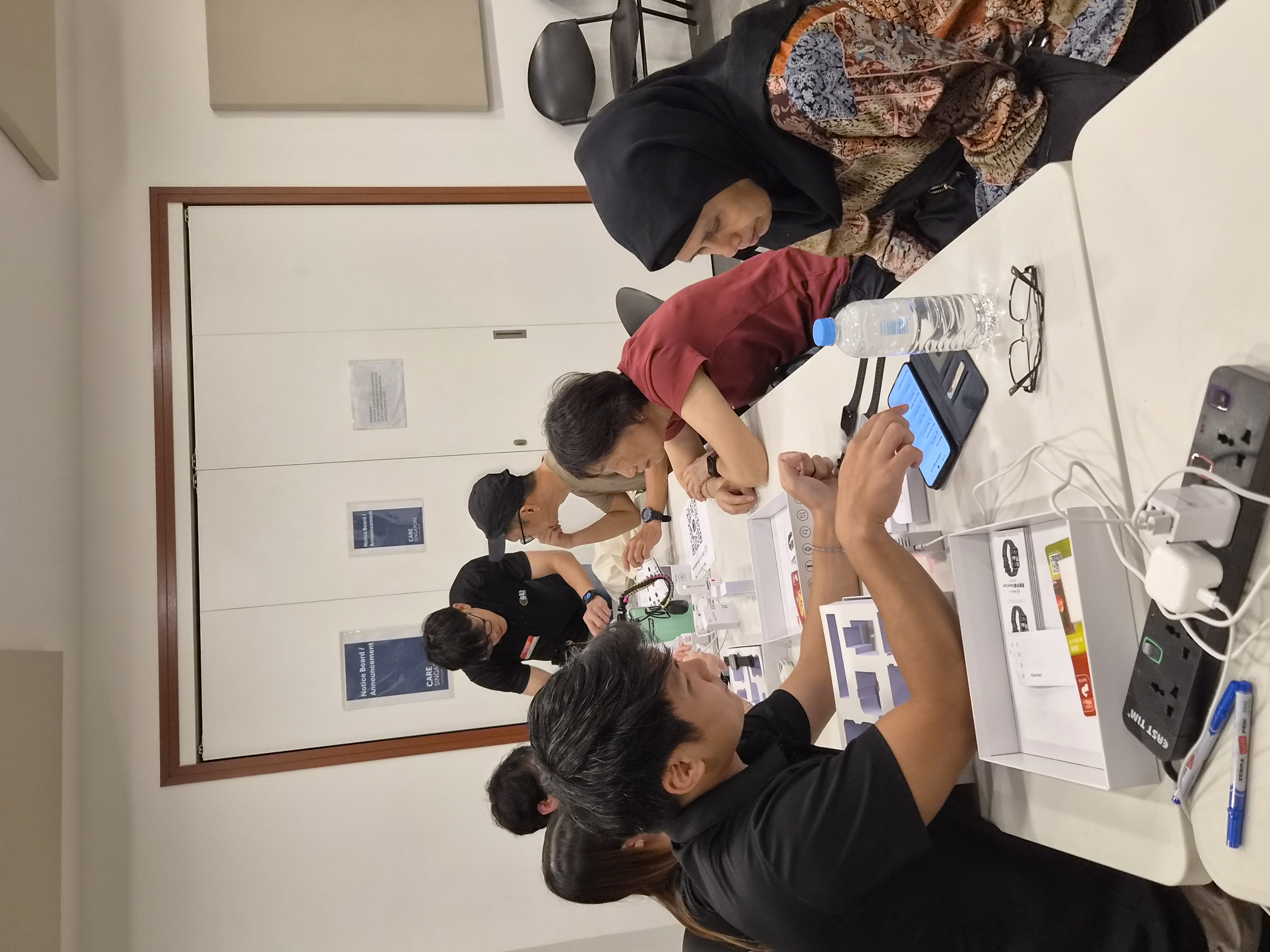 SL2 team members showing pilot participants how to use their StayCool sets at a collection point.